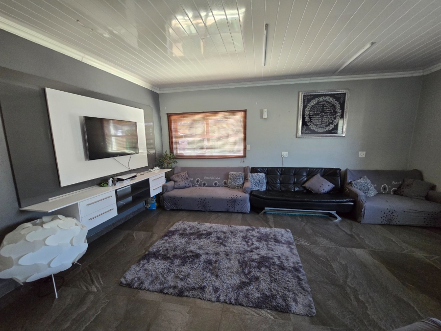 4 Bedroom Property for Sale in Wavecrest Western Cape
